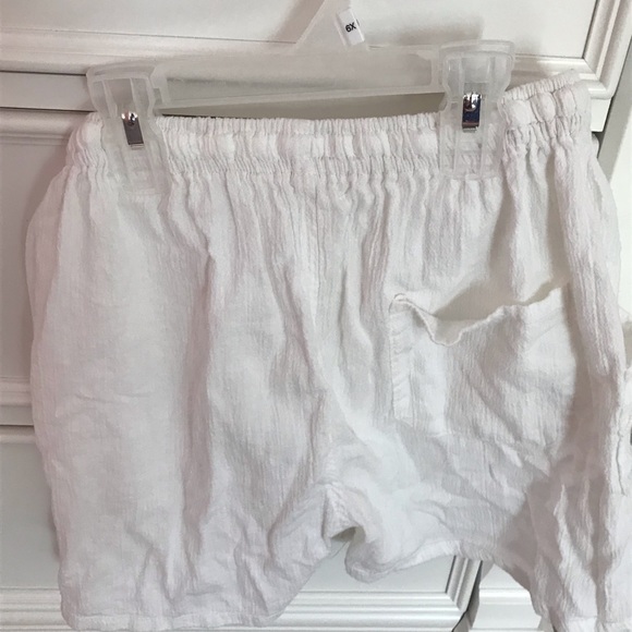 White shorts - Picture 2 of 2